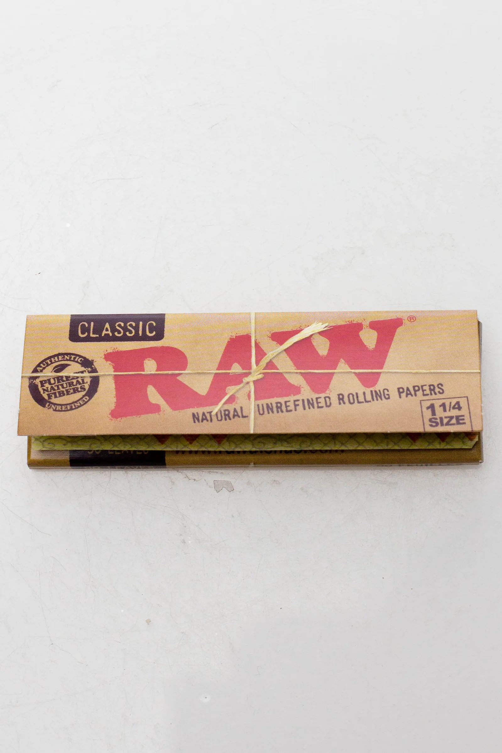 1 (32) RAW Classic Natural Unrefined Rolling Paper - Image 1